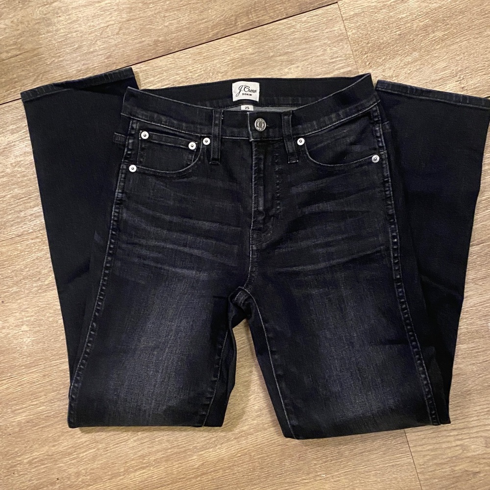 JCREW REIMAGINED 9” RISE ZIP STRAIGHT DISTRESSED BLACK  FITTED HIP/THIGH NWOT 25